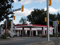 Island Park Esso à Ottawa,ON